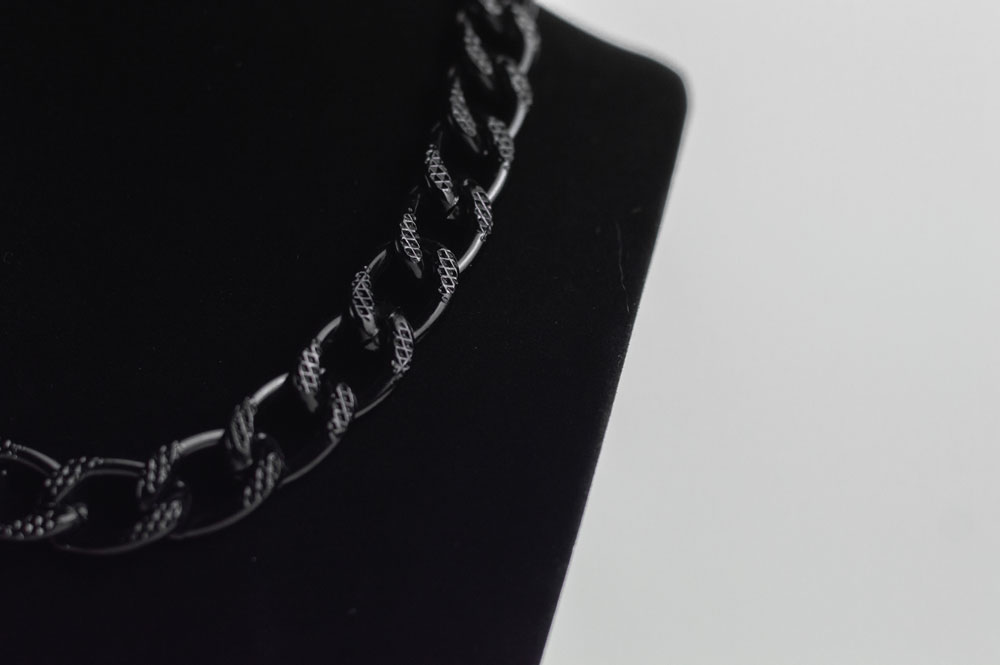 007-ultra-black-choker-(1)